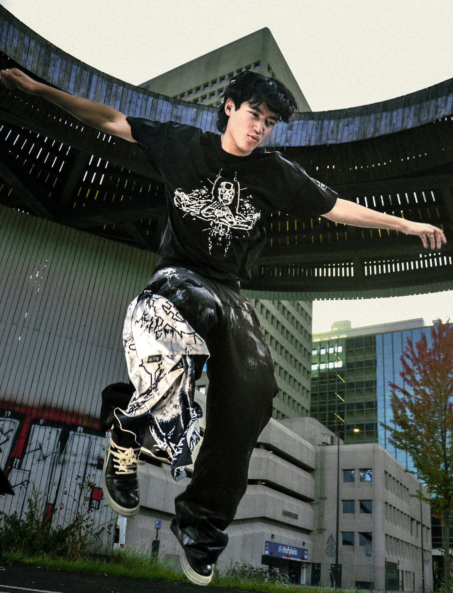 ‘PRAYINGMANTIS’ TEE